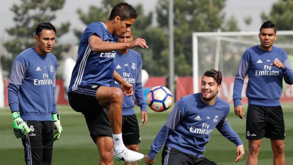 El Real Madrid en el último entrenamiento antes de viajar a Riazor