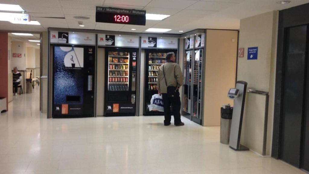 Una máquina de vending en un hospital catalán.