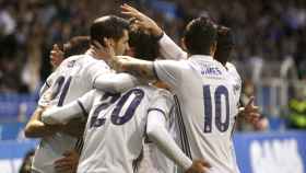 Los jugadores del Real Madrid celebran un gol en Riazor.
