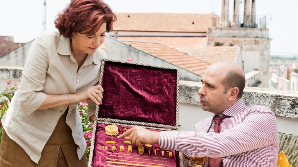 Checco Zalone selecciona la mejor pasta italiana en un gag de Un italiano en Noruega.