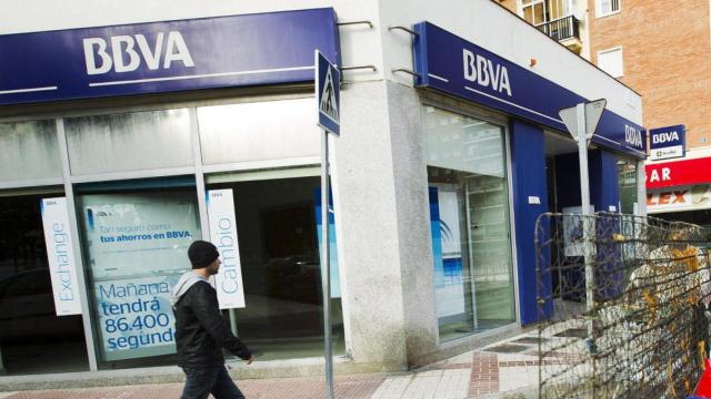 El exterior de una oficina de BBVA, en una imagen de archivo.