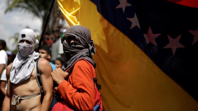 Manifestantes durante una homenaje a las víctimas de las protestas en Venezuela