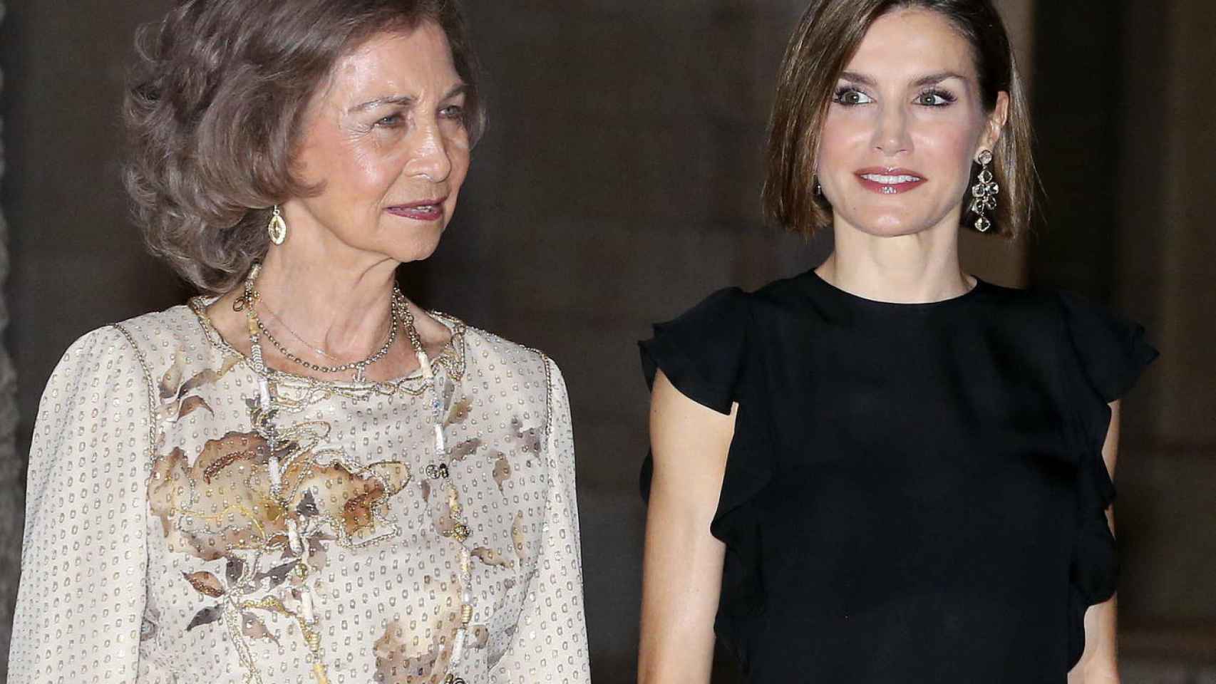 La reina Sofía junto a Letizia, en la recepción de autoridades de Palma en 2016.