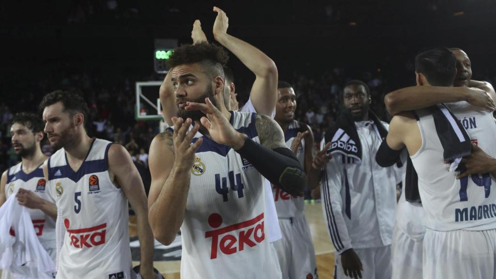 Los jugadores del Madrid celebran su clasificación para la Final Four.