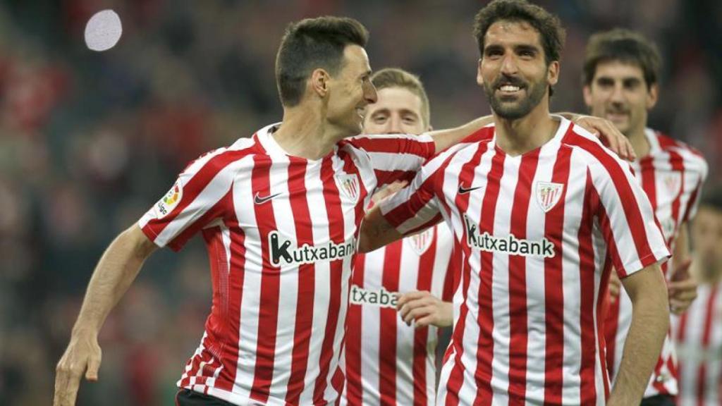 Los jugadores del Athletic celebran un gol ante el Betis.