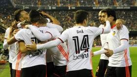 Los jugadores del Valencia celebran un gol ante el Madrid. Foto: valenciacf.com