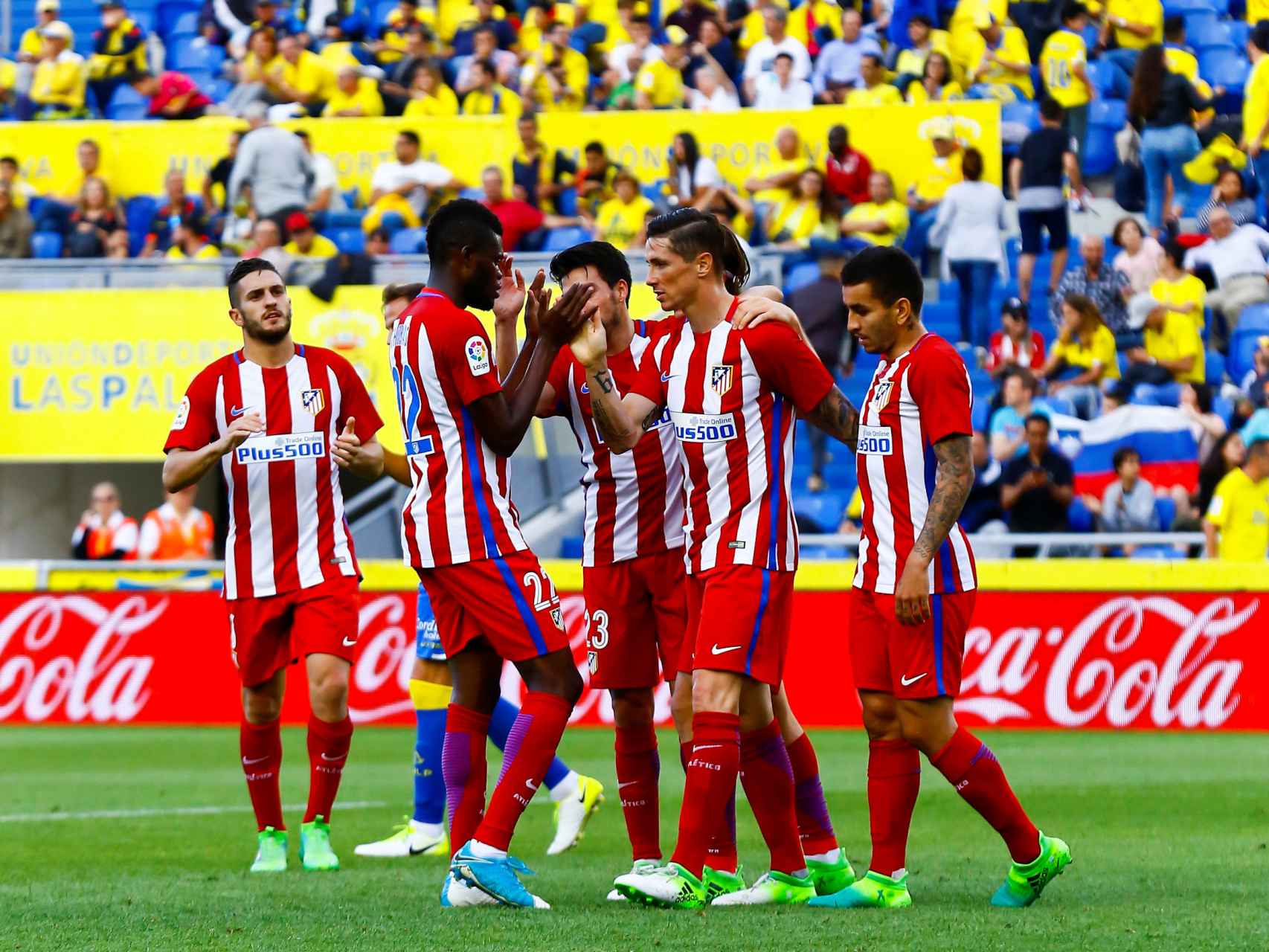 Los jugadores del Atlético celebran un gol contra Las Palmas.