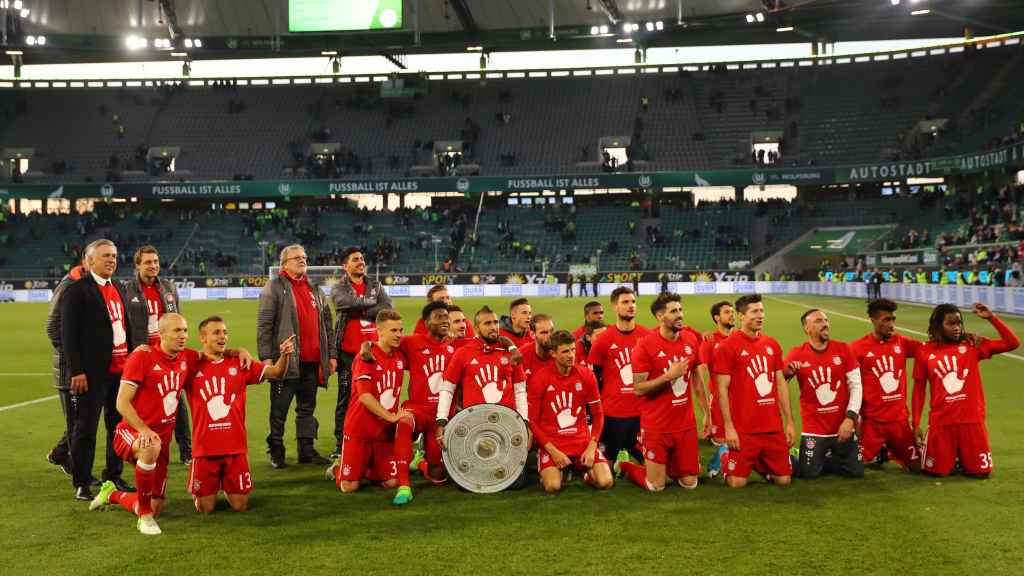 La plantilla del Bayern celebra el título de Bundesliga.
