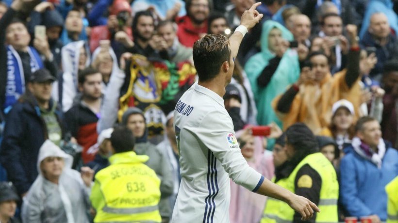 Cristiano dedica el gol a su familia. Fotógrafo: Manu Laya / El Bernabéu