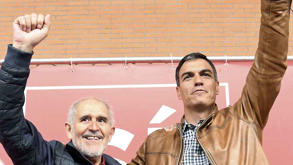 Pedro Sánchez y el presidente de la Junta de Castilla y León, Demetrio Madrid