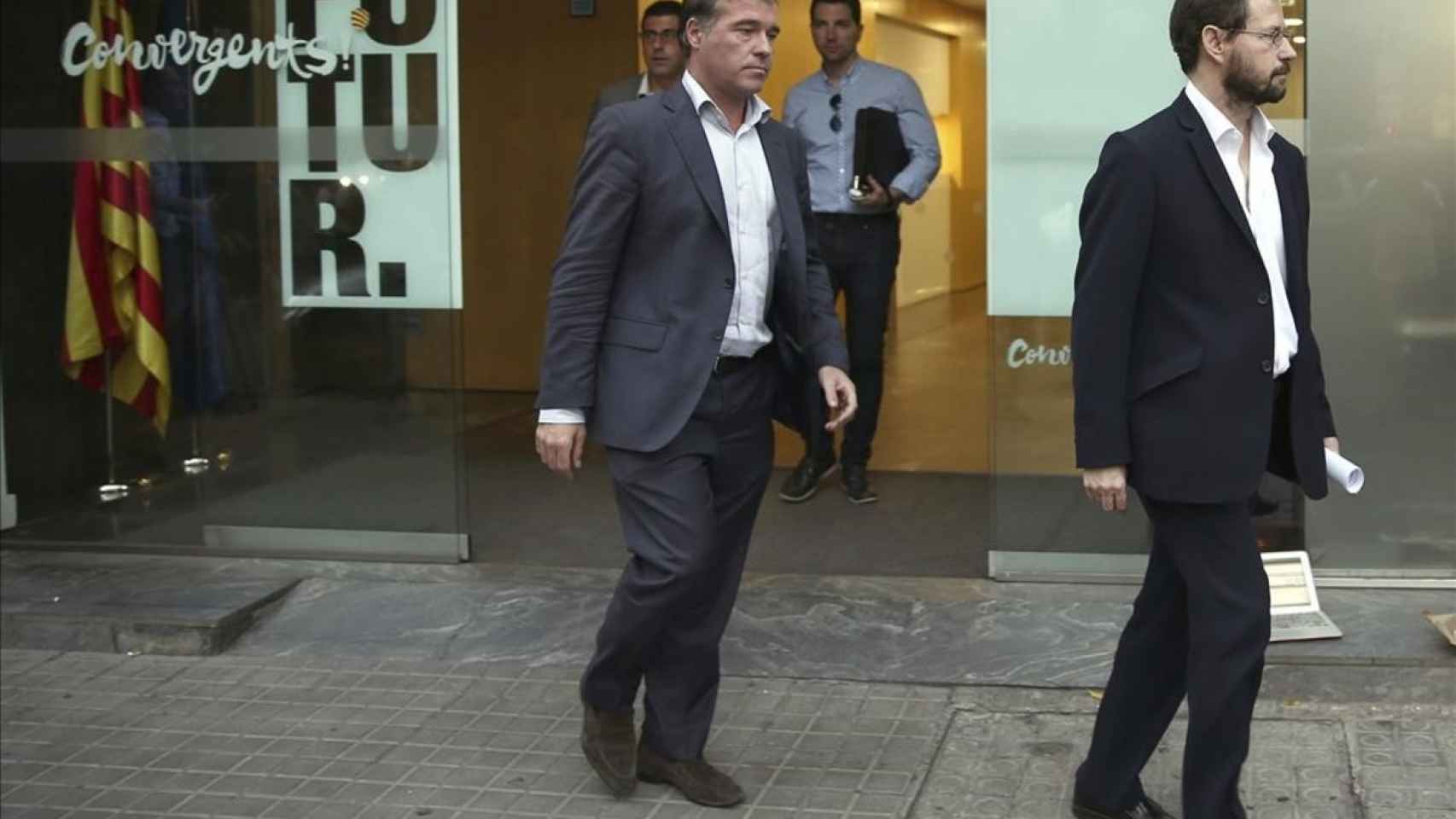 Los fiscales José Grinda y Fernando Bermejo a la entrada de un registro en el 'caso 3%'.