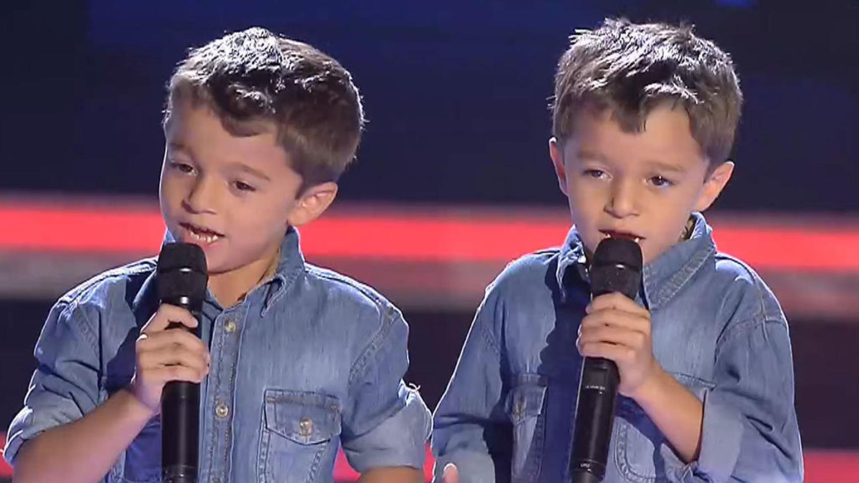 Los gemelos de 'La Voz' dejan sin palabras con un tema propio dedicado a su familia