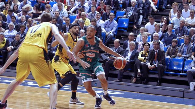 Un momento del partido entre Iberostar Tenerife y Banvit.