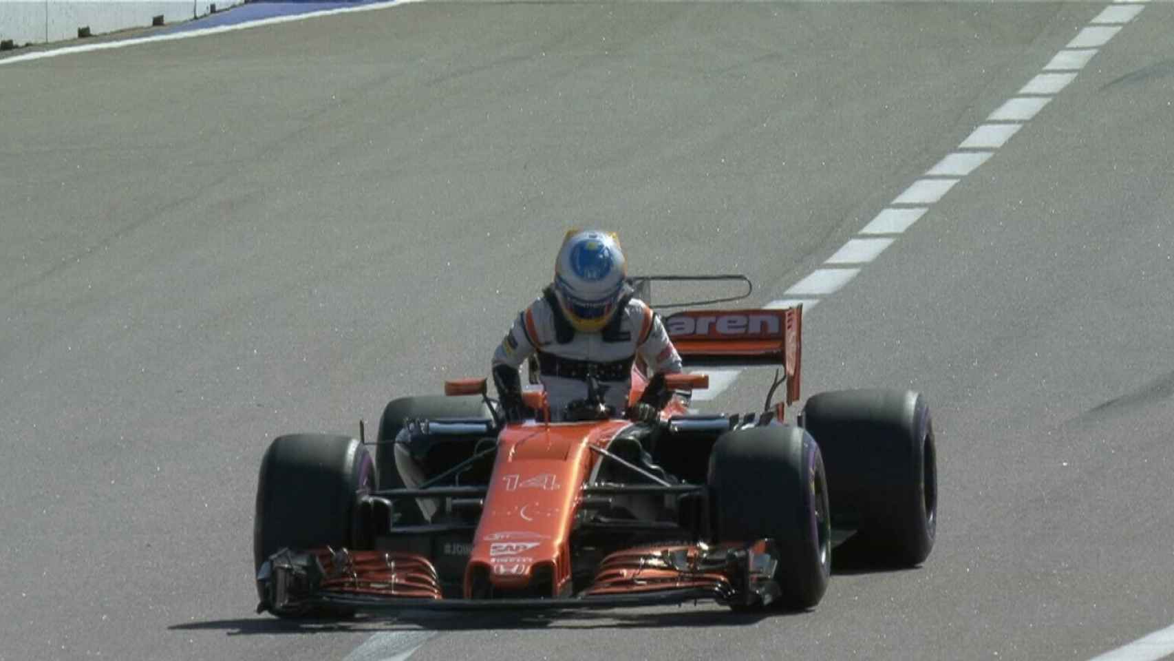 Alonso en el momento de su abandono en Rusia.