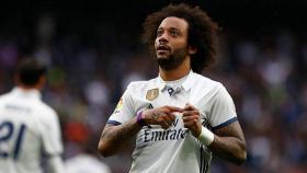 Marcelo señala el escudo del Madrid tras su tanto ante el Valencia