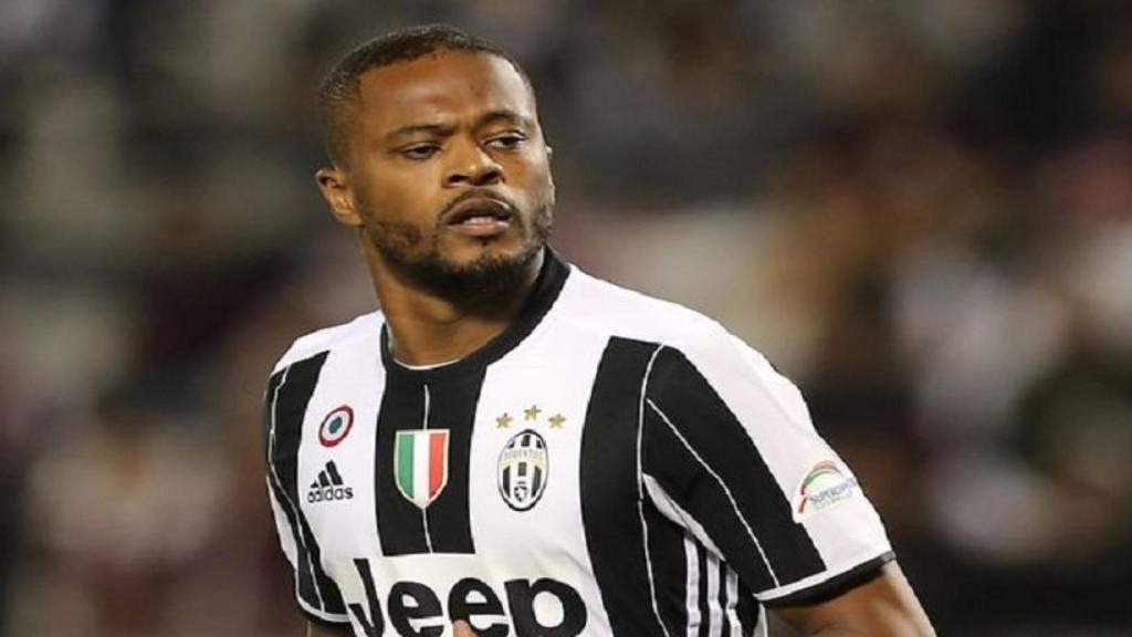 Evra, durante un partido con la Juventus. // Foto: Mirror.co.uk