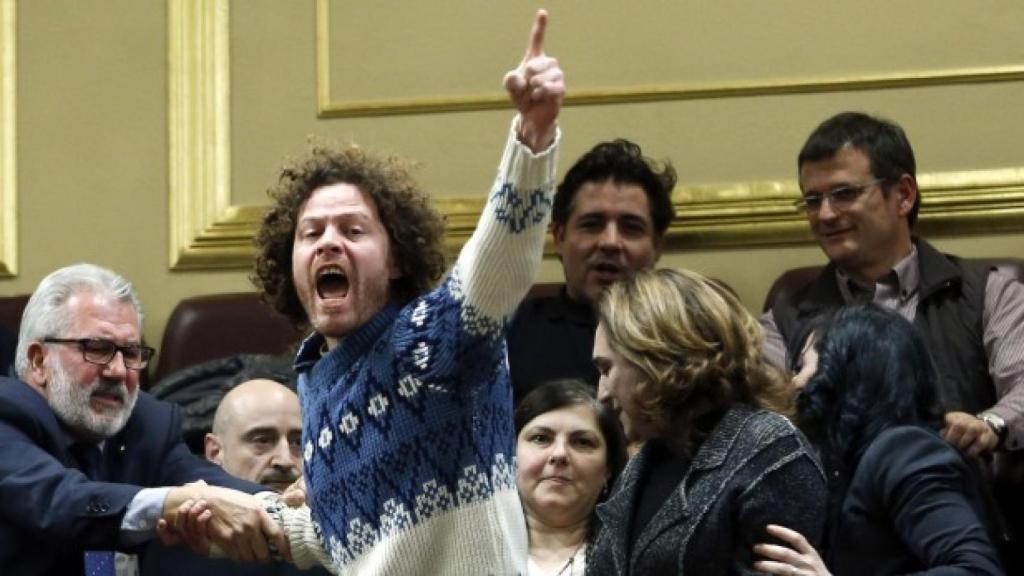 Integrantes de la PAH expulsados del Congreso, en 2013, Ada Colau entre ellos.