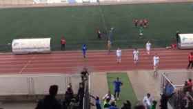 Ultras del Alcalá saltan al campo para linchar a los jugadores del San Fernando