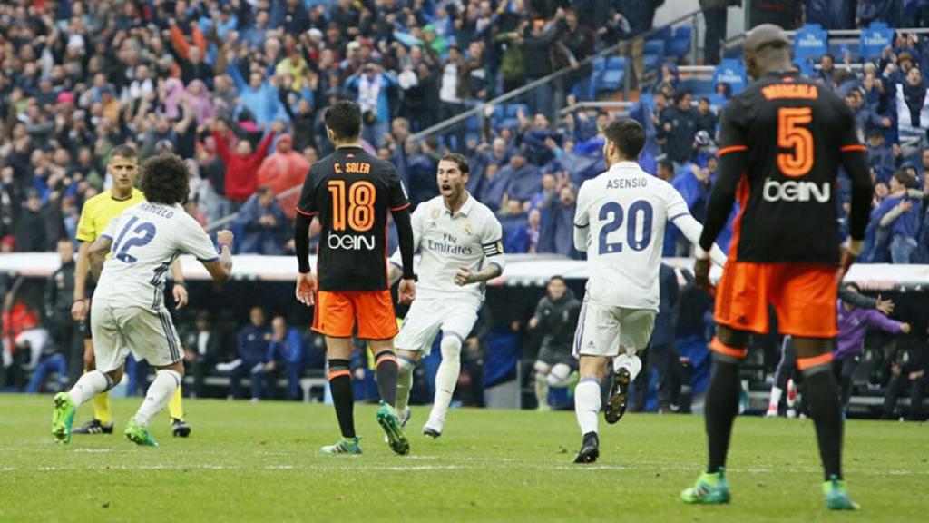 Ramos y Marcelo celebran el gol  Fotógrafo: Manu Laya / El Bernabéu