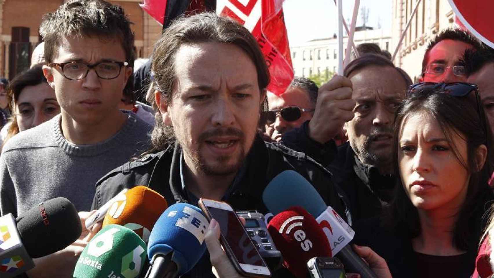 Iglesias envía una carta al PSOE para reforzar su moción contra Rajoy