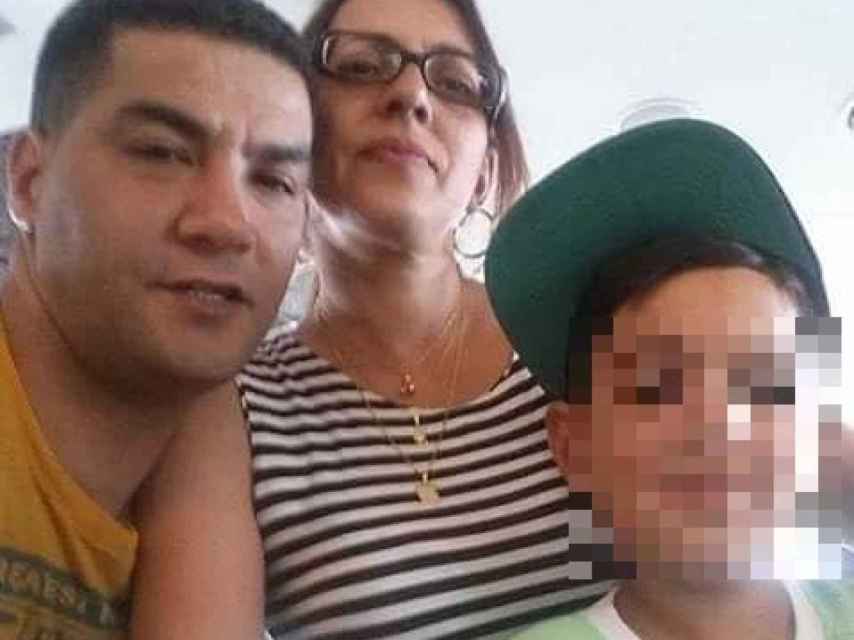 Markel Malik, a la izquierda, es el presunto asesino de su mujer (centro) y su hijo (derecha)