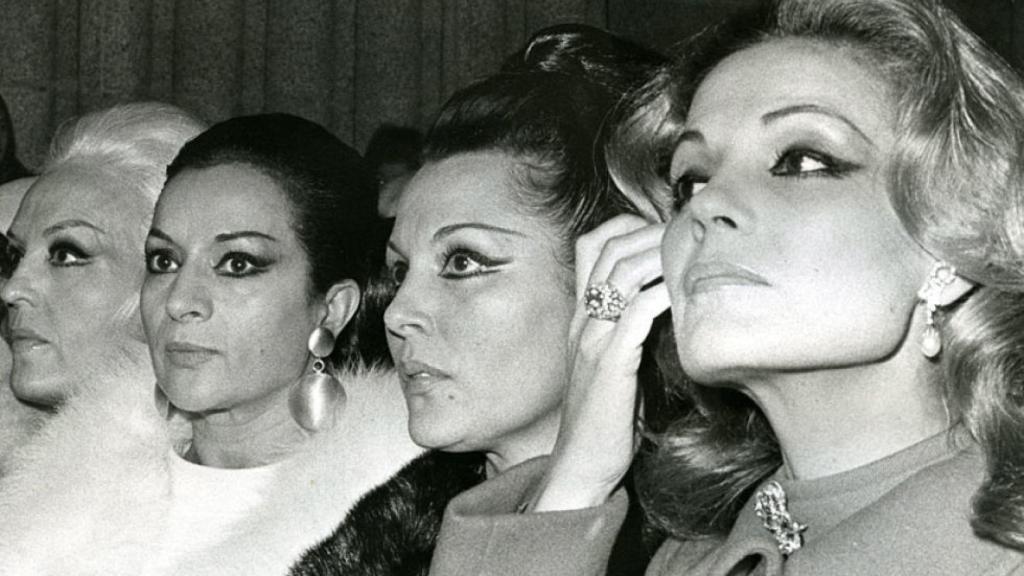 Carmen Sevilla junto a Paquita y Lola Flores.