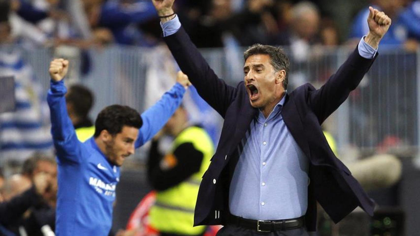 Míchel celebra la victoria de su Málaga.