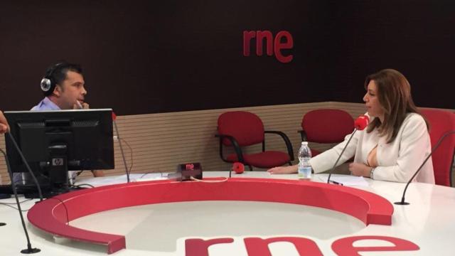 Susana Díaz durante la entrevista en RNE