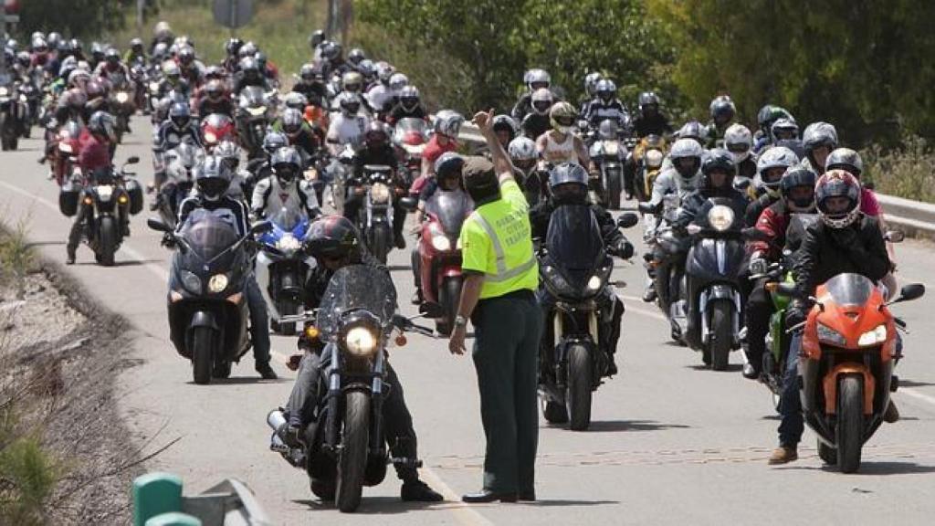 Cola de motos tratando de acceder al trazado jerezano en 2015.