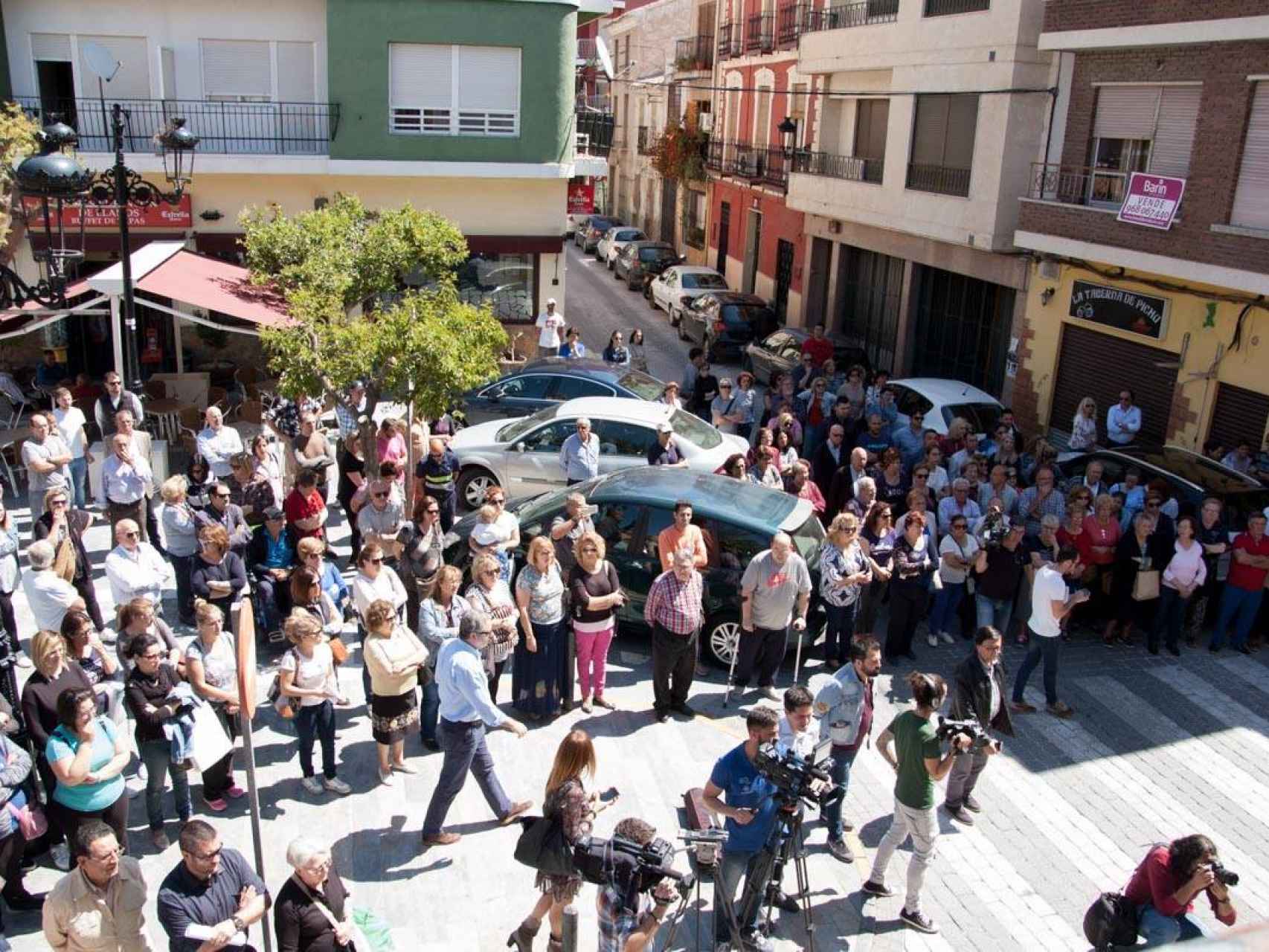 Vecinos de Archena protestan por el asesinato de Juan Carlos.