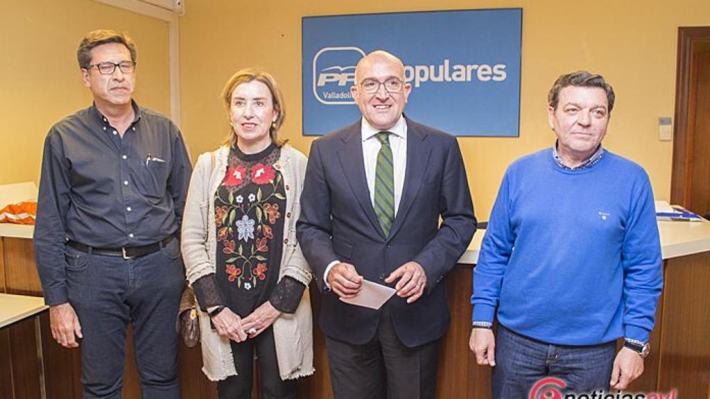 Valladolid-Carnero-entrega-avales-presidencia-pp