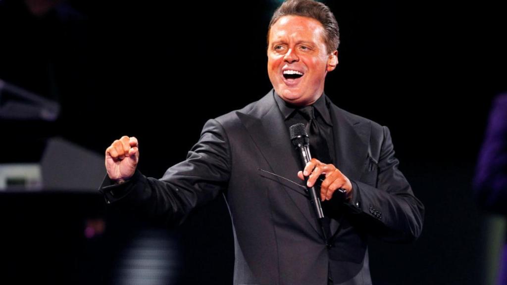 El cantante Luis Miguel durante una actuación en el Festival Viña del Mar.