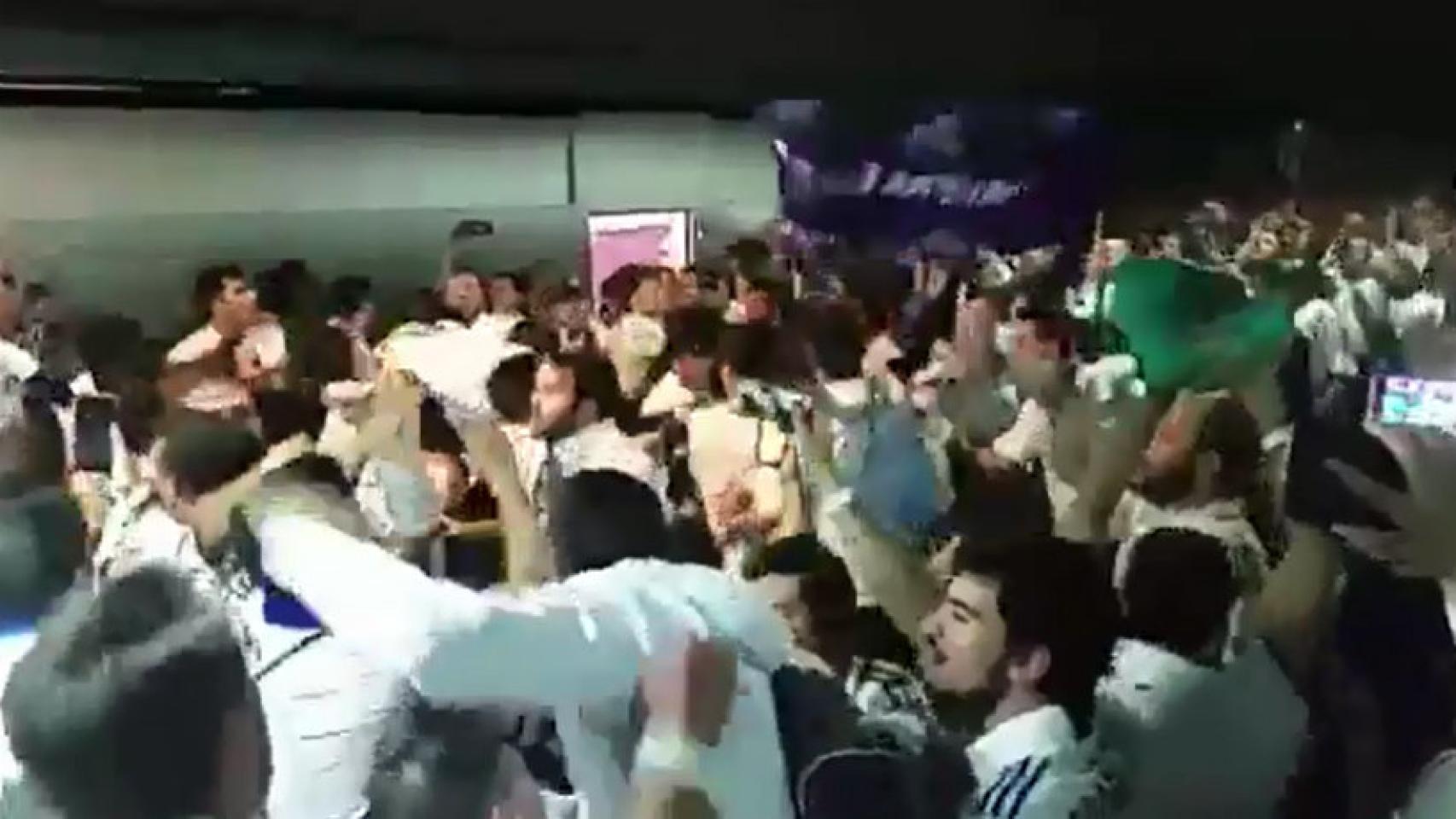 La Grada Fans RMCF celebrando la victoria ante el Atleti