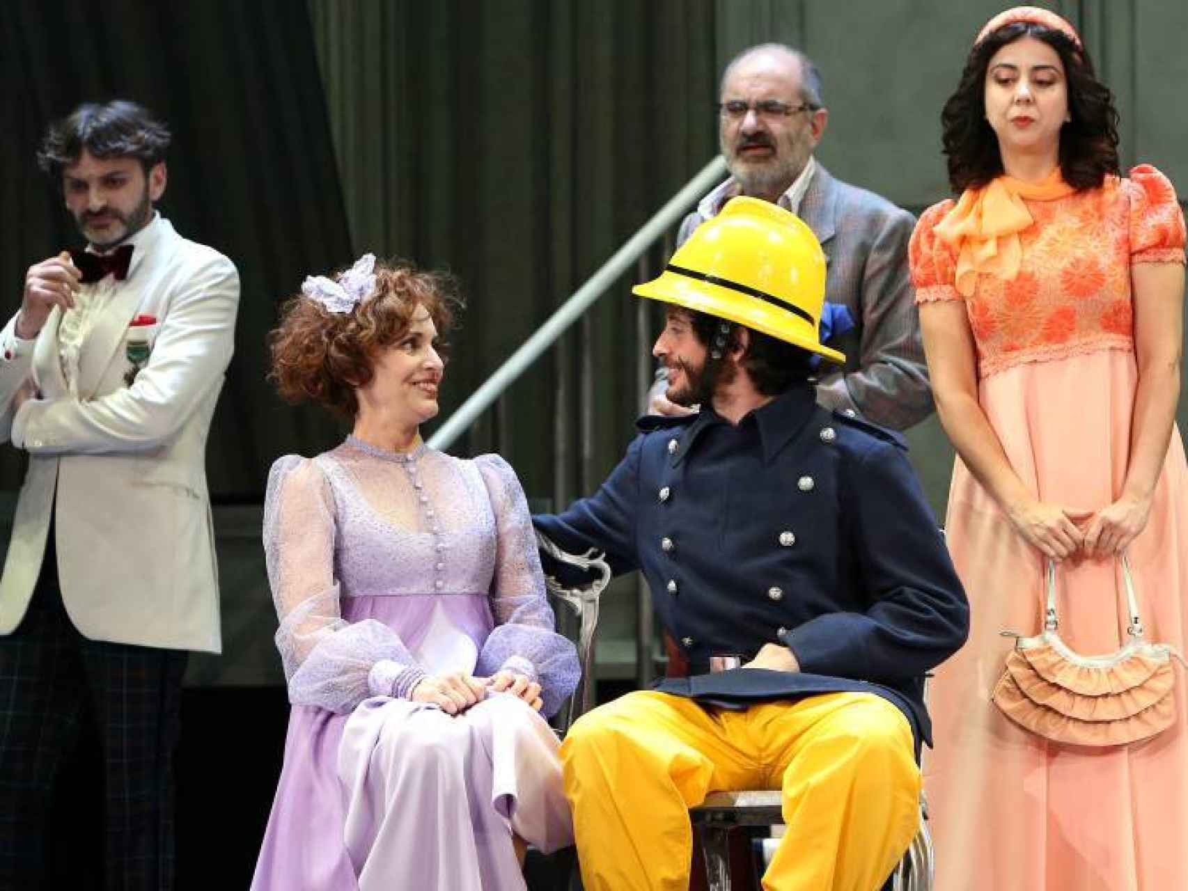 Escena de La cantante calva en el Teatro Español.