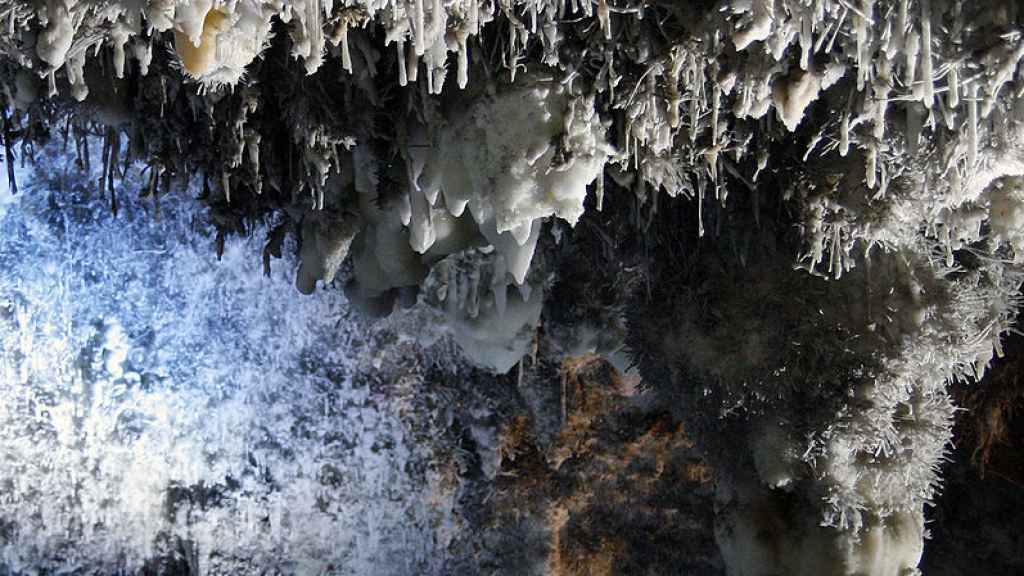 Detalle del inyerior de la Cueva de El Soplao, Cantabria.