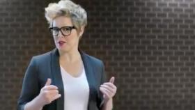 Tania Llasera se ríe de las críticas por su peso en un anuncio de TV