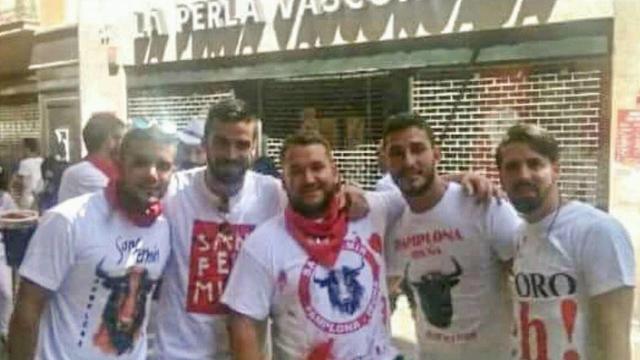 El Prenda y sus amigos durante la celebración de San Fermín.