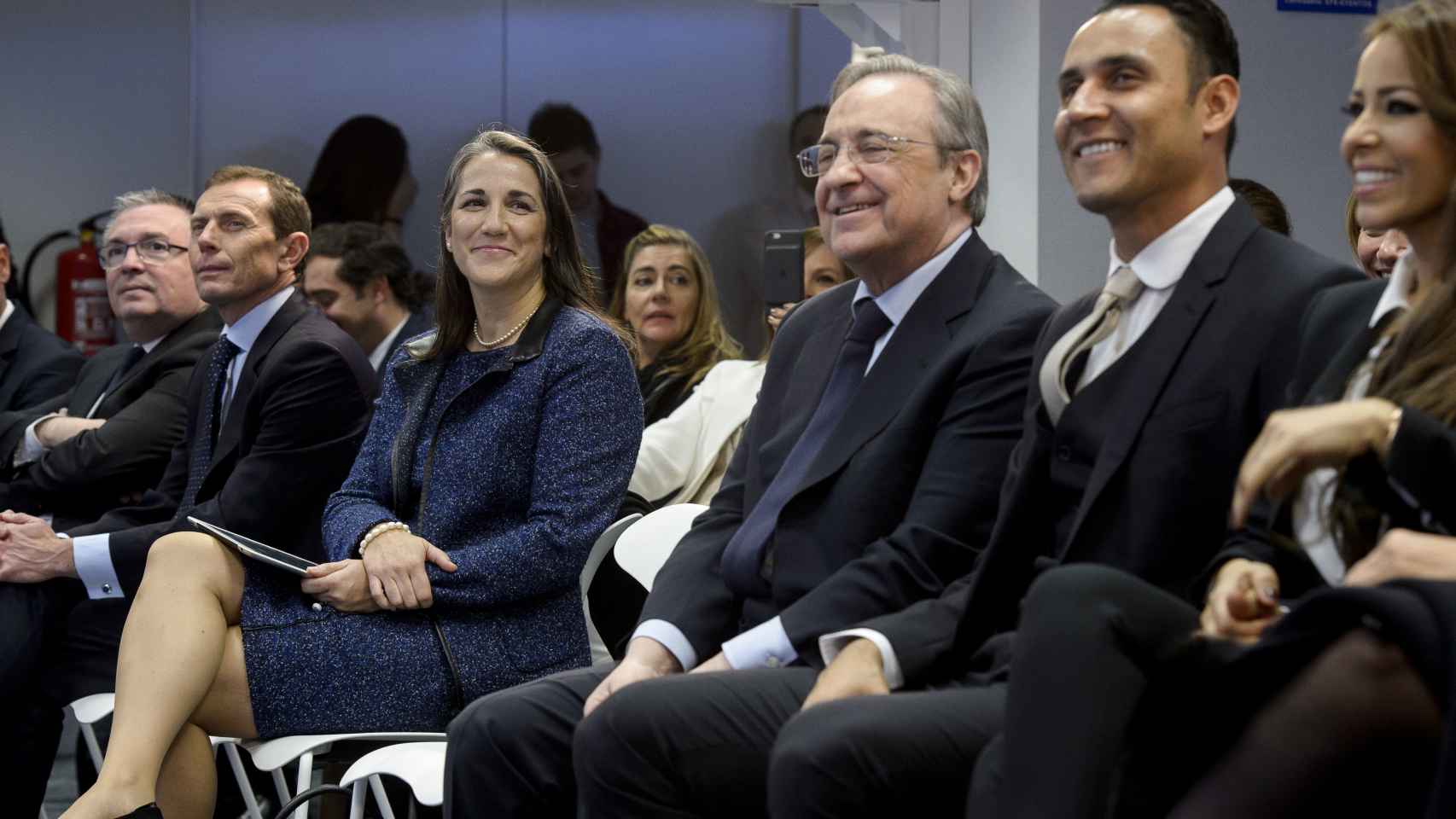 Peñas, en unos premios deportivos en Madrid, con Florentino Pérez, Keylor Navas y Emilio Butragueño.