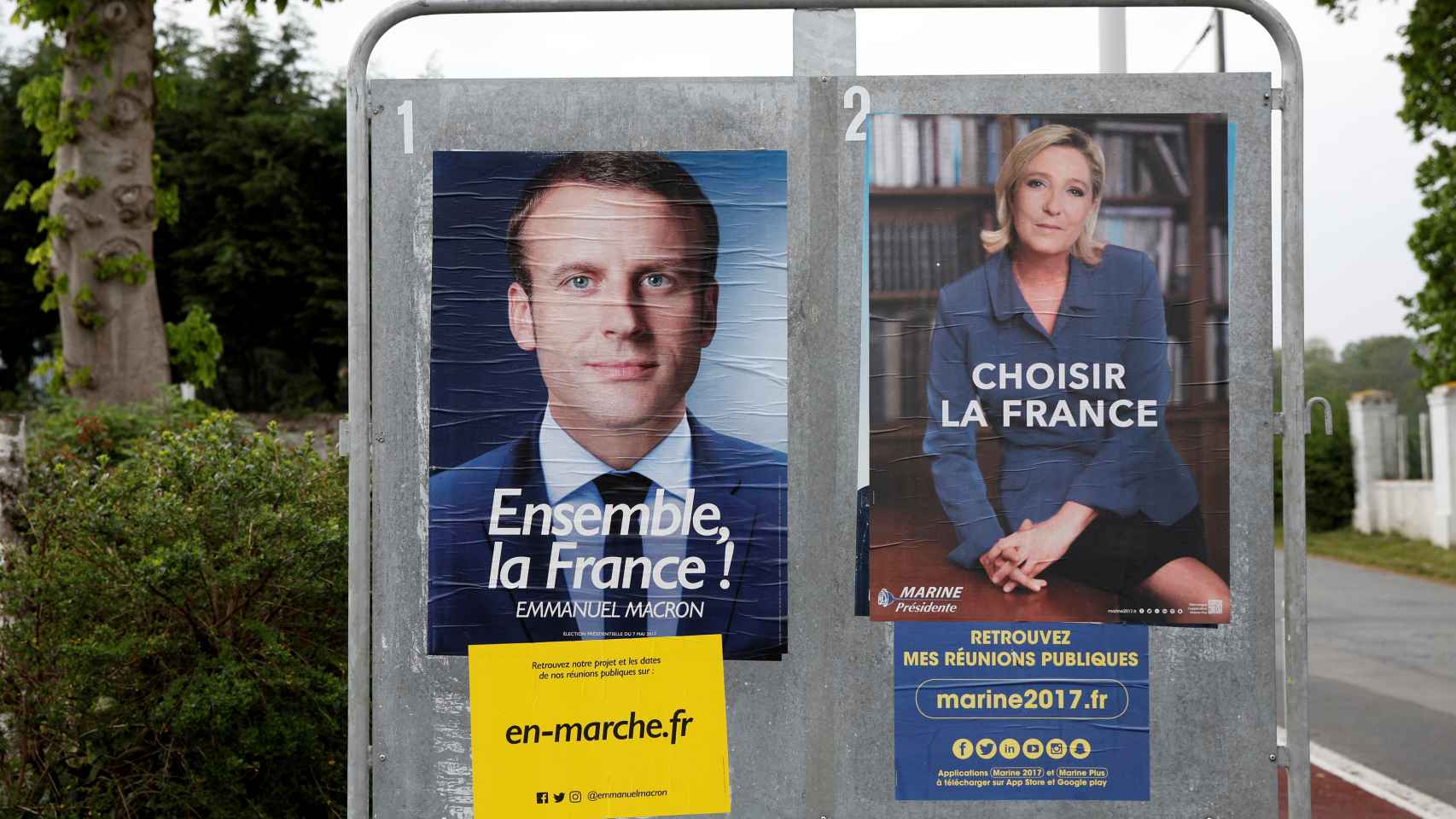 Carteles de los dos candidatos en Saint-Josse, al norte de Francia