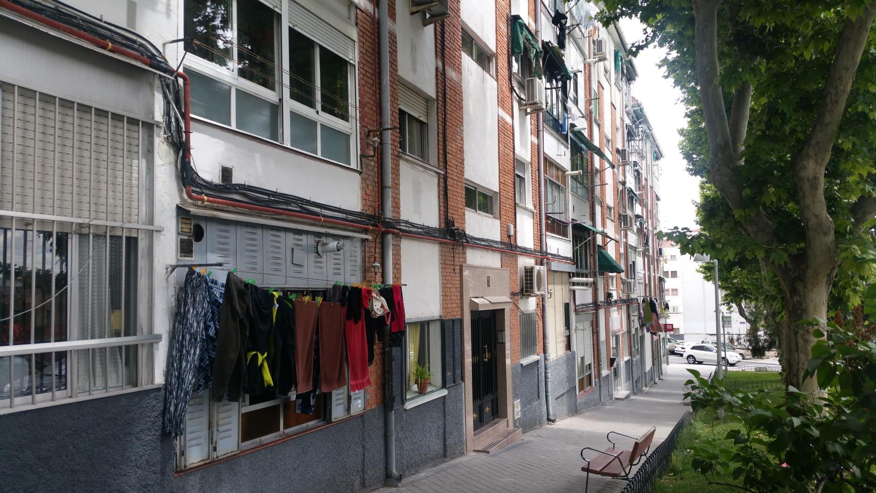 Calle Camino Viejo de Vicálvaro, donde se encuentra el instituto.