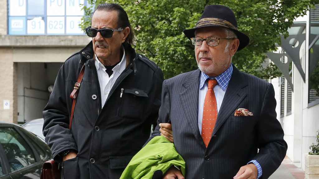 Julián Muñoz con su abogado Javier Saavedra a la llegada a los juzgados de Madrid.