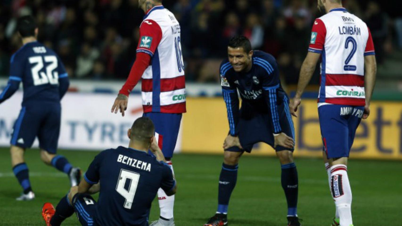 Benzema y Cristiano ante el Granada en Los Cármenes. Fuente: granadacf.es