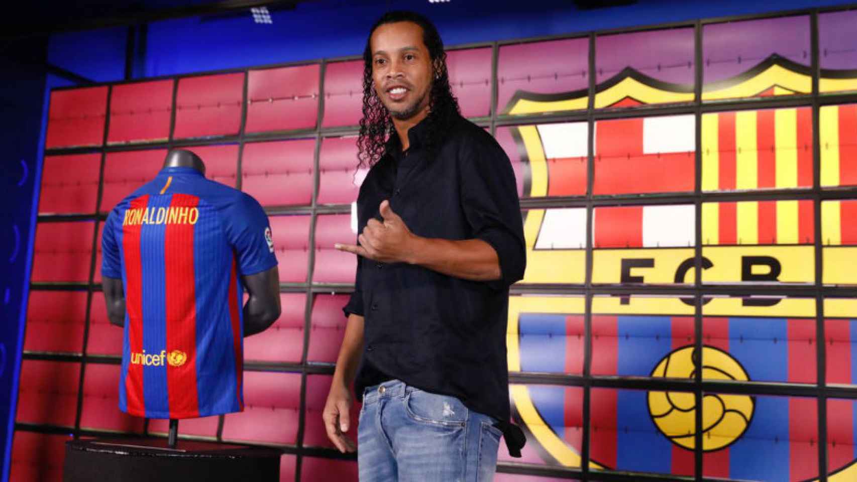 Ronaldinho, en su vuelta al Barcelona. Foto: fcbarcelona.com