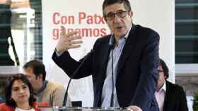 Patxi López durante su intervención en un encuentro con militantes en San Rafael (Segovia)