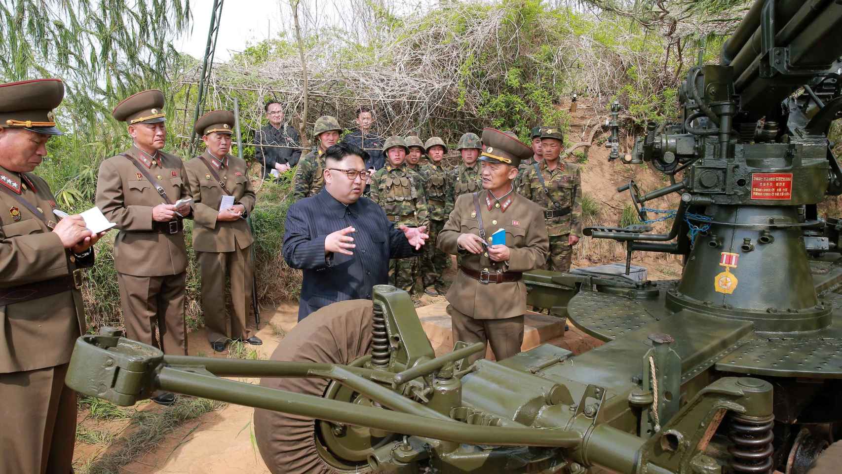 Kim Jong-un, en una inspección a una unidad de su ejército.