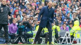 Zinedine Zidane gritando desde la banda Fotógrafo: Manu Laya / El Bernabéu