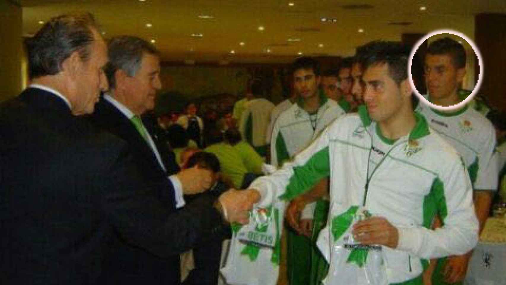 Manuel Herrera, en su etapa de jugador del Betis, junto a Manuel Ruiz de Lopera.