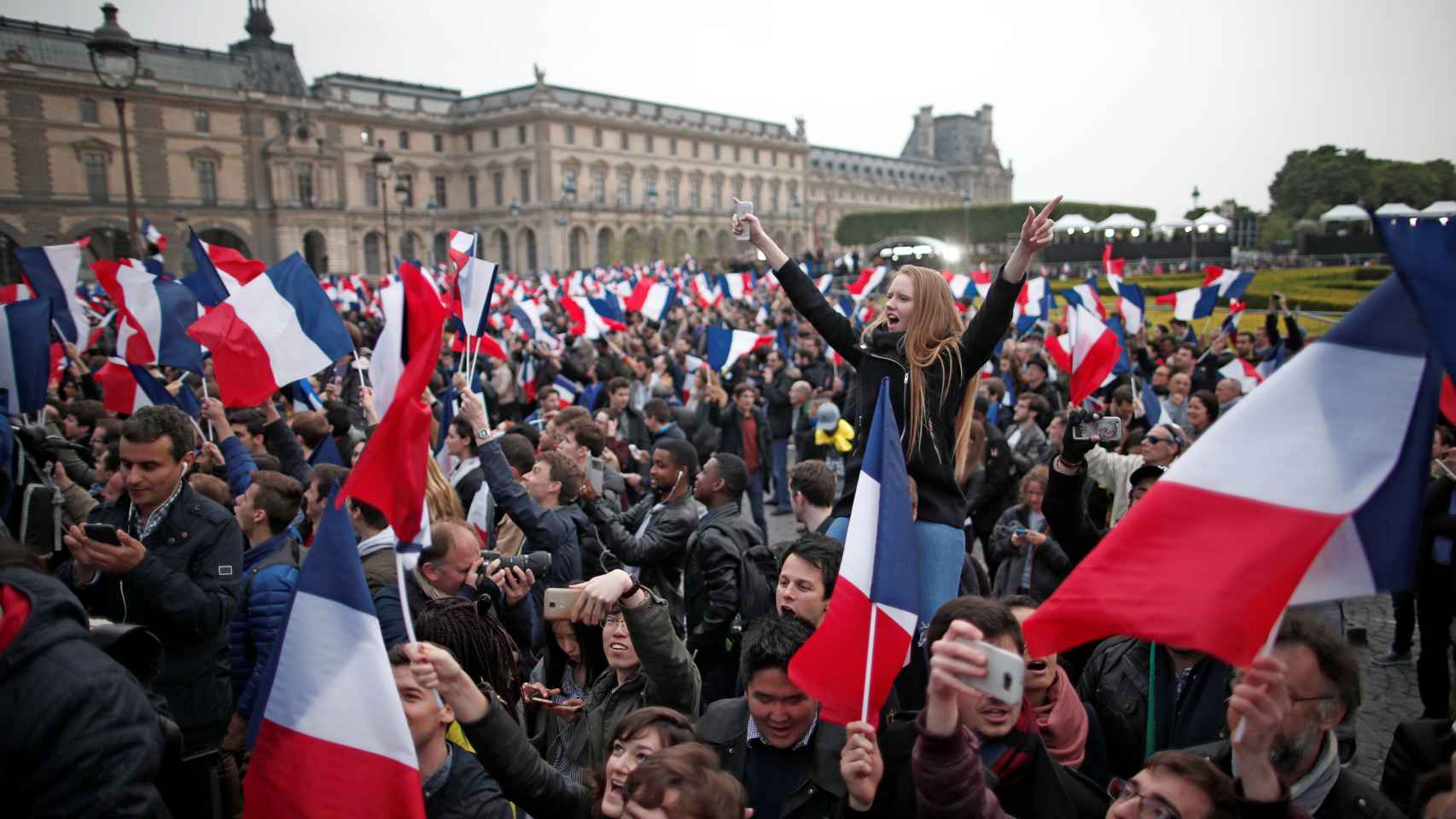 Celebración por la victoria de Macron en el Louvre