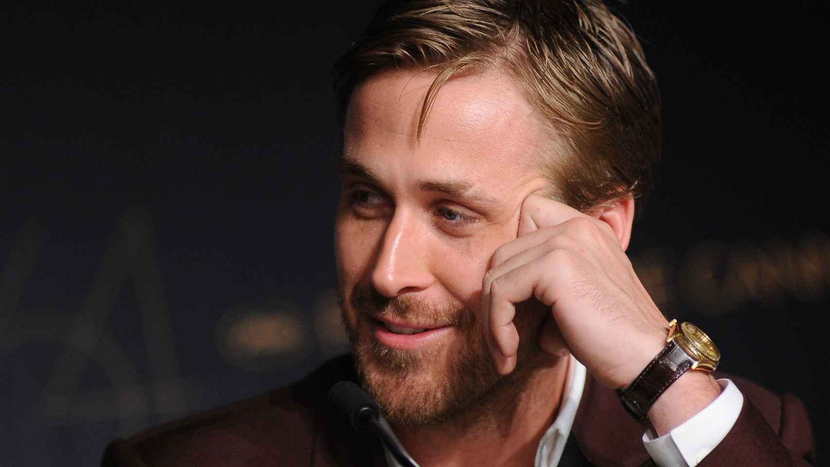 El actor Ryan Gosling ha convertido el reloj en su mejor aliado de estilo. | Foto: Getty Images.