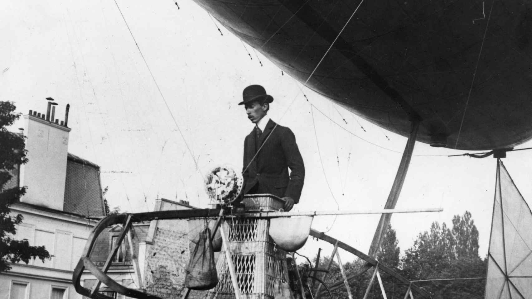 El aviador Santos Dumont fue el responsable de que se popularizara el uso entre los caballeros. | Foto: Getty Images.